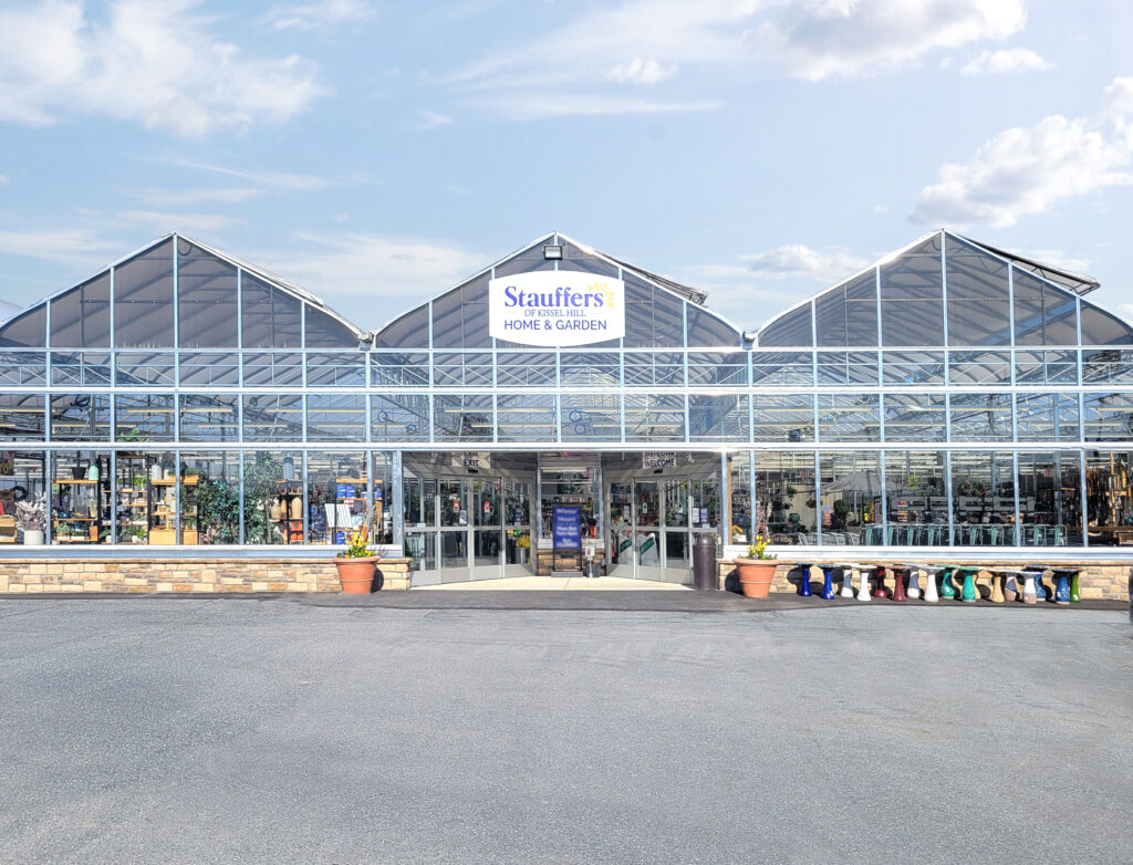 SpringfordApts's tweet photo. Plants &amp; flowers, trees &amp; shrubs, and lawn &amp; garden are all under one roof at Stauffers at Kissel Hill. It turns a supply run into a Saturday errand. https://t.co/F5ru05POda https://t.co/A590kVGdKg