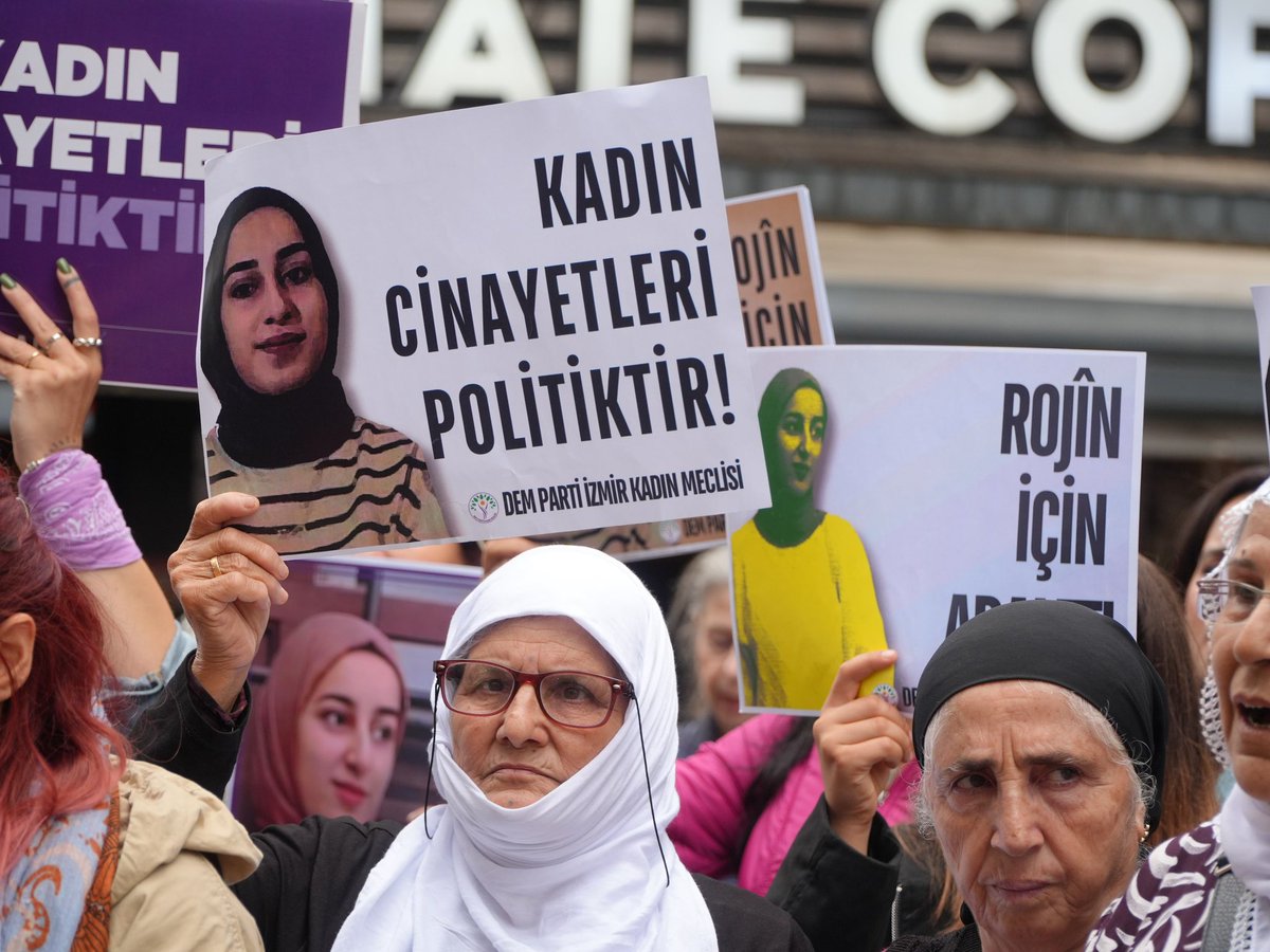 tja_izmir's tweet photo. Rojin Kabaiş başta olmak üzere katledilen tüm kadınlar için gerçek adaleti mücadelemizle sağlayacağız.

Rojin’in katledilişinde parmağı olan, delil karartan, etkin soruşturma yürütmeyen, sorularımızı yanıtsız bırakan kim varsa peşini bırakmayacağız!

#RojinKabaişİçinAdalet https://t.co/gcur1Dxk8j
