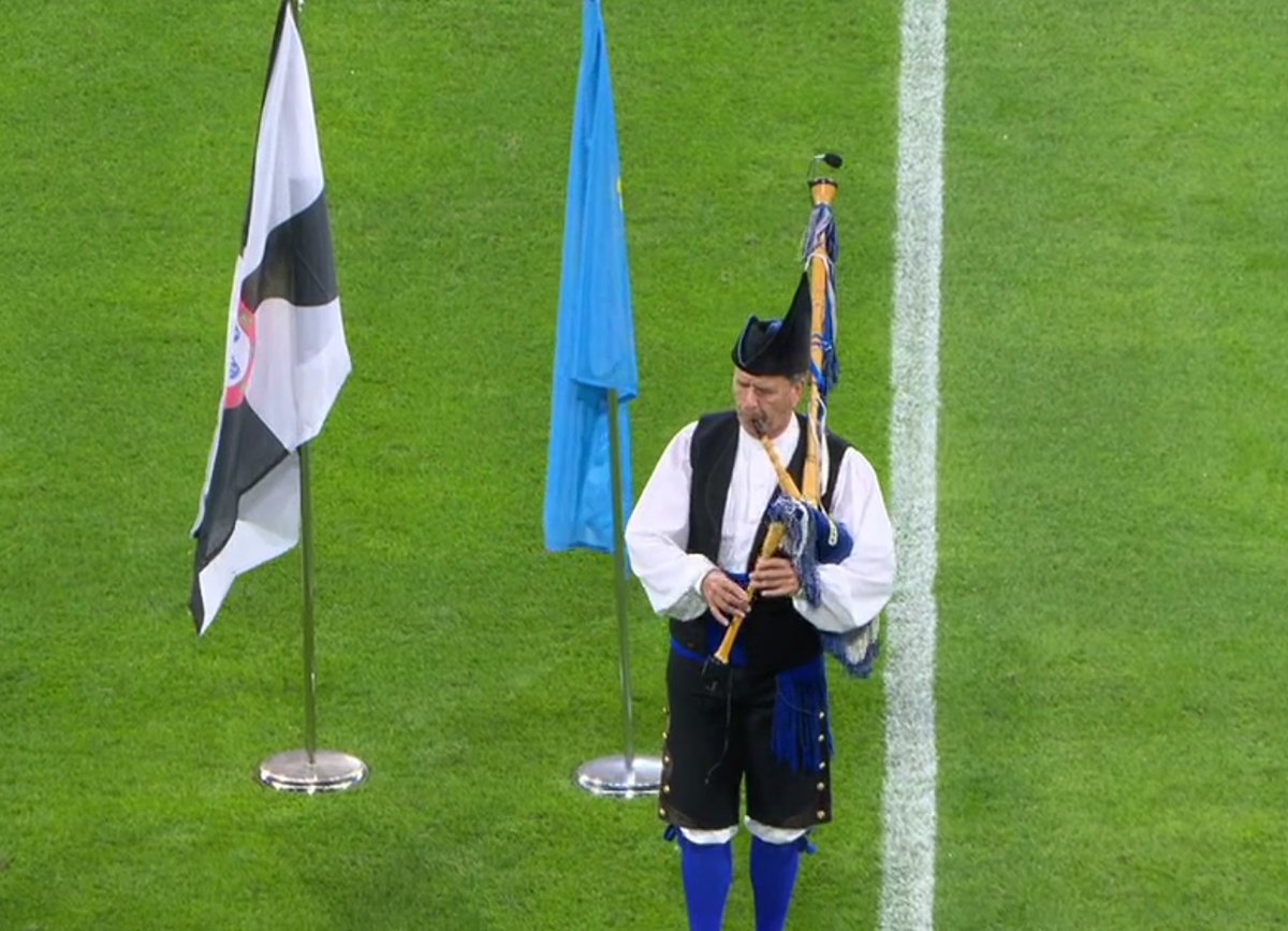 RTVCE's tweet photo. ⚽️ #DeportesCeuta | Un gaitero ha interpretado el  himno de Asturias junto a las banderas de Ceuta y del Principado antes  del partido que enfrenta este domingo el Real Oviedo y el Sporting de  Gijón. Nueva muestra de apoyo del fútbol  español a la ciudad autónoma. https://t.co/kDsqprPlmM