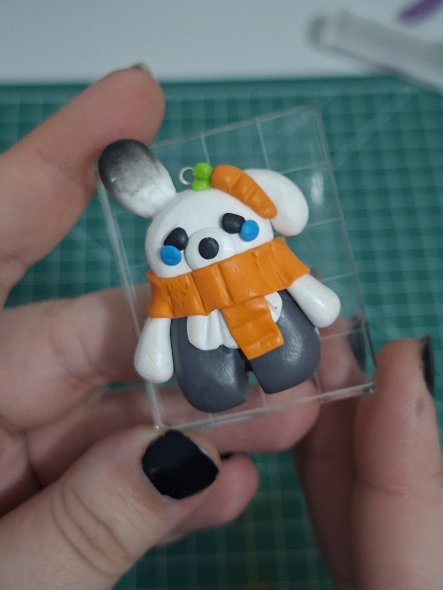 StarMe_art's tweet photo. Coelhinho triste 🥹🤏

#polymerclay #cerâmicaplástica #keychain https://t.co/jxOjoEciAx