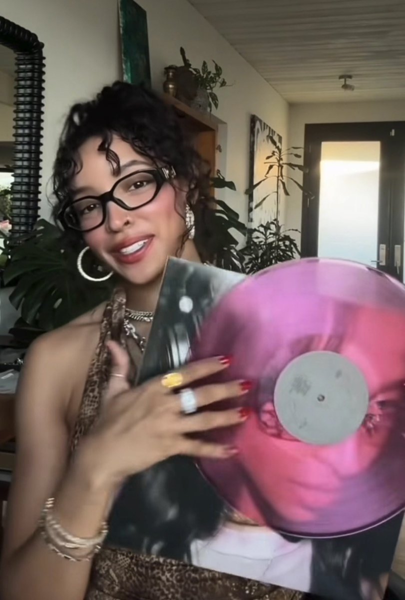 alejandrosvinyl's tweet photo. FIRST LOOK

Tinashe (@Tinashe) — Popstar Pink Vinyl (UO Exclusive) https://t.co/Ako9SkihZj