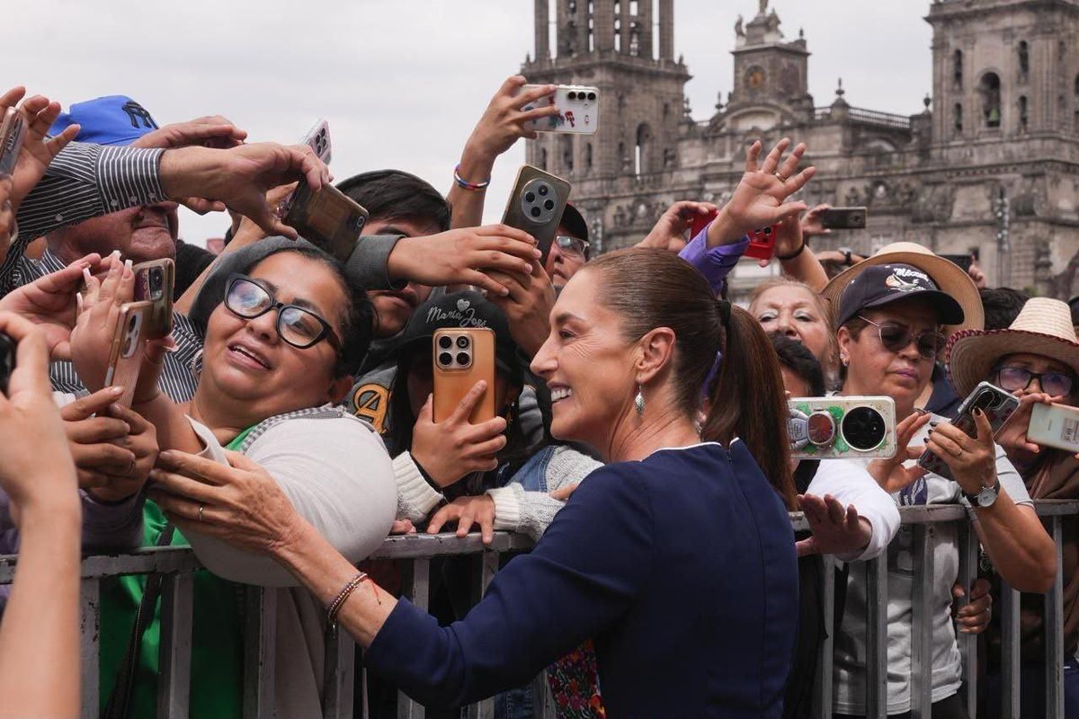 OHarfuch's tweet photo. Felicidades, Presidenta @Claudiashein, por concluir esta  gira de rendición de cuentas recorriendo las 32 entidades del país.
Una gira para estar cerca de la gente, escucharla y rendir cuentas directamente en territorio y conocer de primera mano sus necesidades y también regresar a cada estado a informar los resultados.

En materia de seguridad, la reducción de 53% en los homicidios dolosos refleja el trabajo diario y coordinado de todas las instituciones que integramos el @GabSeguridadMX. (Gobierno de México)

Estos avances son importantes, pero sabemos que todavía falta mucho por hacer. La seguridad exige mantener el esfuerzo, atender las causas de la violencia y seguir trabajando todos los días para que las familias mexicanas vivan con mayor tranquilidad.
