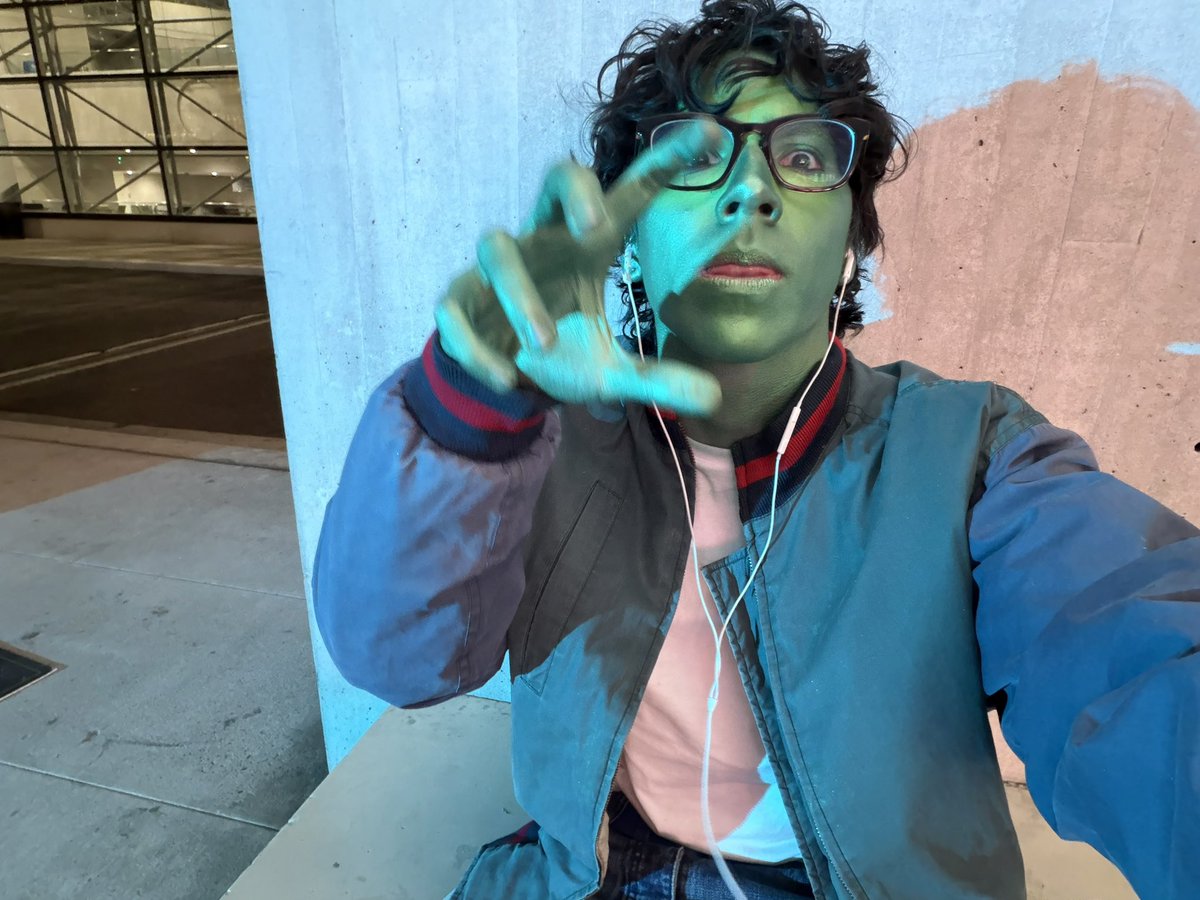 riovaz1's tweet photo. new EP out now go listen it’s good or whatever https://t.co/XN4Q2f6LdK