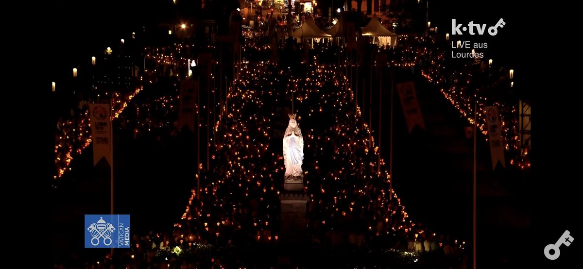 MaeveDraalreal's tweet photo. 😍 #Lourdes #Pope https://t.co/MR8lu97rhM