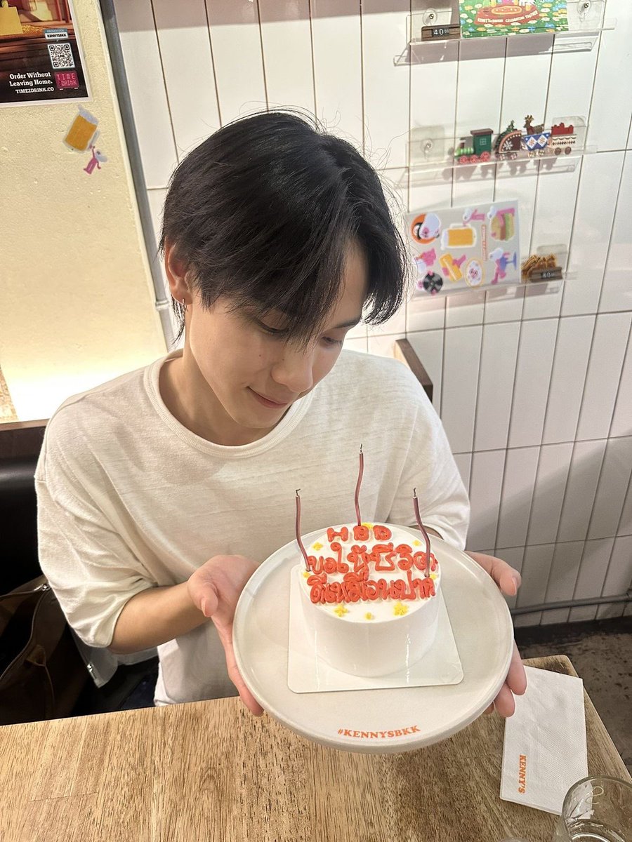 imymorr's tweet photo. ปีที่แล้ว                                             ปีนี้ https://t.co/L58LvzSVrX