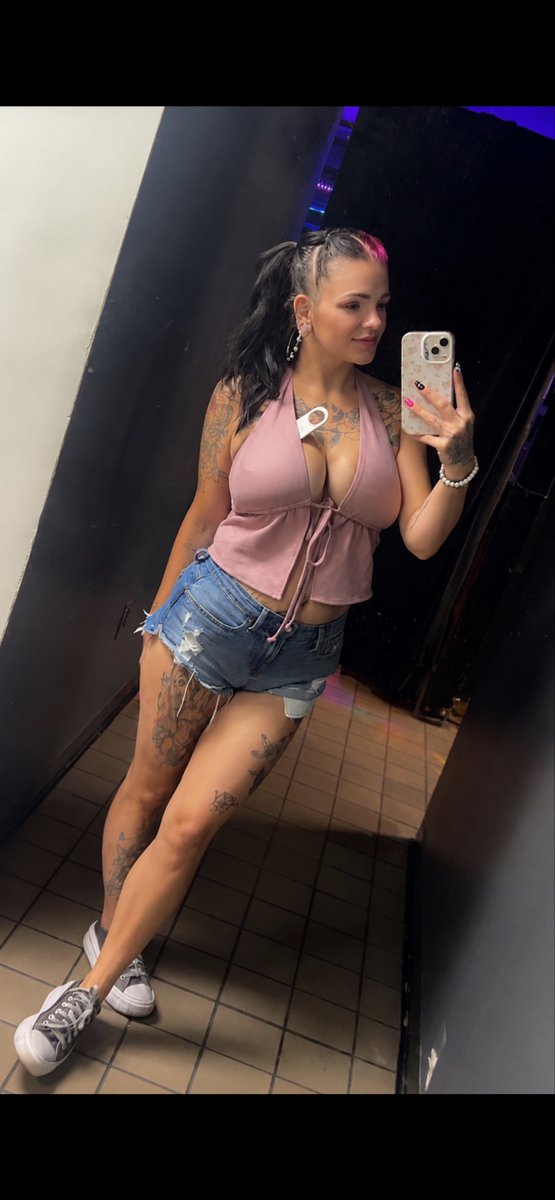 JoJanXoX's tweet photo. Cute enough to look innocent, bad enough to know better 😈🖤💗

#BirminghamAL #AltGirl https://t.co/lwAZBxgi7E