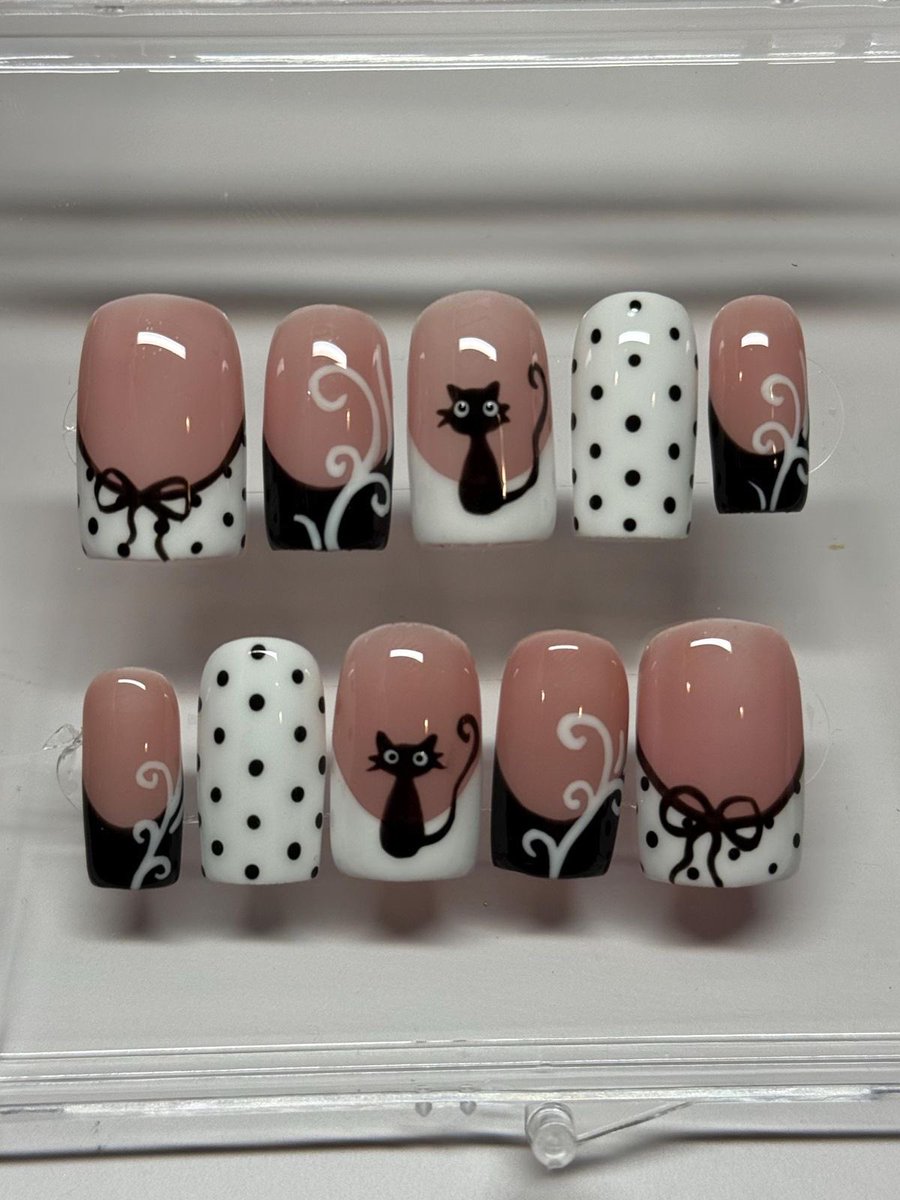 acinnamonbunny's tweet photo. how pinterest sees you !!!
• character  
• plushie 
• nails 
• quote https://t.co/CzCBJP7K6E