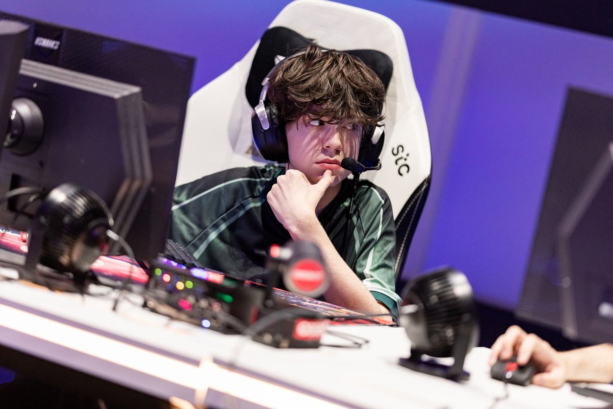 419twizzz's tweet photo. SHXRK IN 2026 👀

• 5th, FNCS Major 1
• 3rd, FNCS Summit LAN
• 2nd, FNCS Major 2
• 3rd, EWC LAN
• 2nd, FNCS Global Championship

His time will come https://t.co/i7P5vLB1XZ