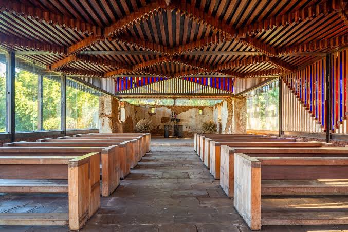 vinizadu's tweet photo. a igreja evangélica JAMAIS entregaria tamanha estética https://t.co/4UOttIS2Gz