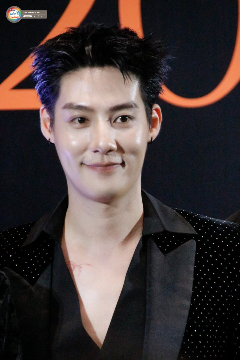 theseriesy_th's tweet photo. “สายลับ - ภณ" ร่วมเดิน BLACK CARPET ในงาน "FEED X KHAOSOD AWARDS 2026" 

FEED KHAOSOD x THE CROW CLUB
#FEEDxKHAOSOD2026xอีกา

#SailubPon #สายลับภณ
#SpySailub #PonThanapon 
#TheCrowClub #อีกาสมาคม
#FEEDxKHAOSODAwards2026 https://t.co/mnOhMlxZbG