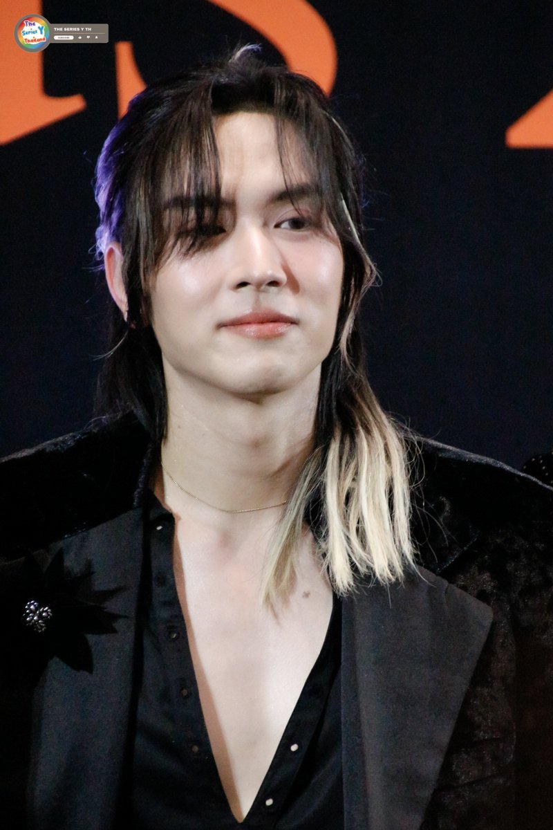 theseriesy_th's tweet photo. “สายลับ - ภณ" ร่วมเดิน BLACK CARPET ในงาน "FEED X KHAOSOD AWARDS 2026" 

FEED KHAOSOD x THE CROW CLUB
#FEEDxKHAOSOD2026xอีกา

#SailubPon #สายลับภณ
#SpySailub #PonThanapon 
#TheCrowClub #อีกาสมาคม
#FEEDxKHAOSODAwards2026 https://t.co/mnOhMlxZbG
