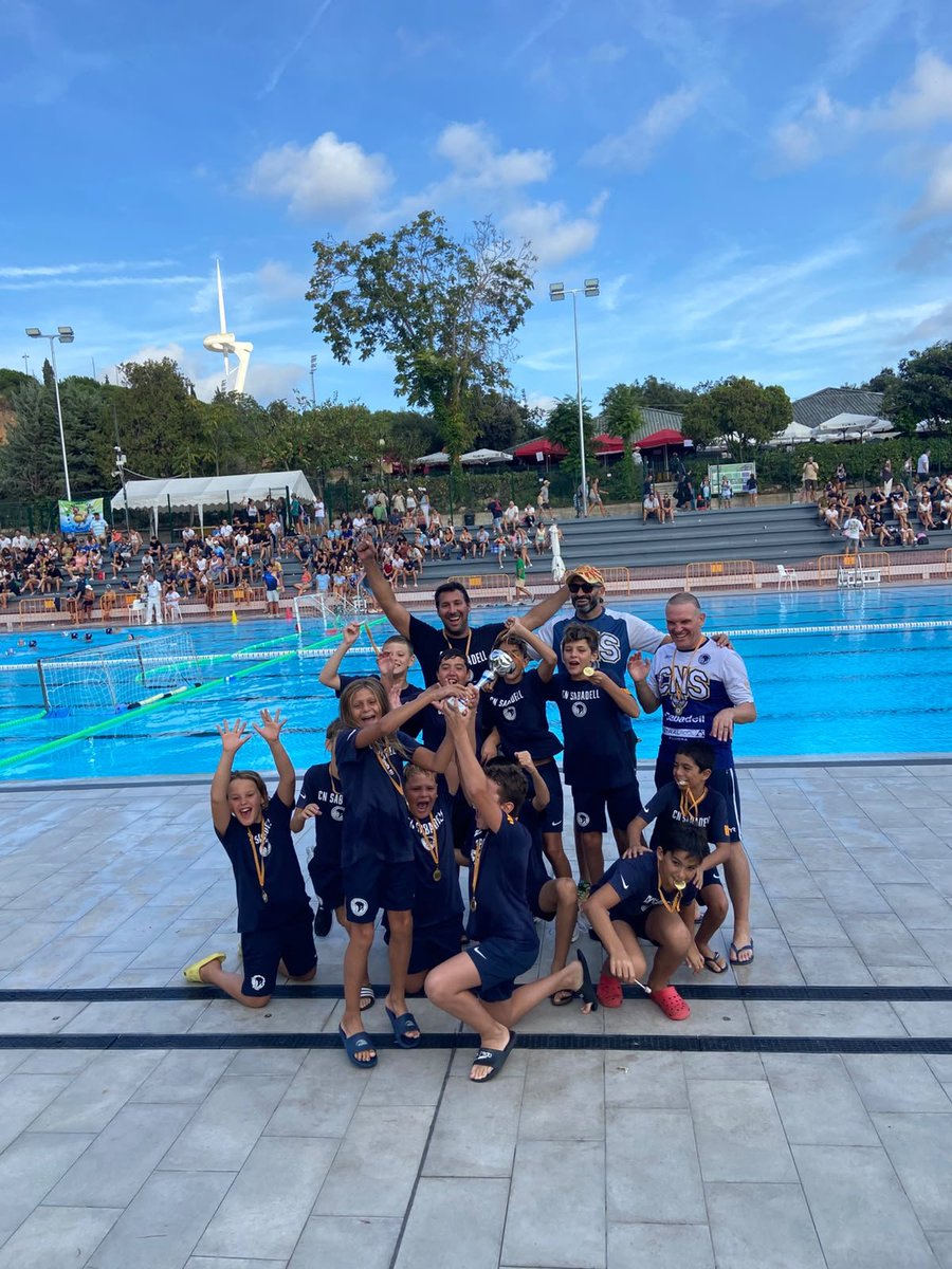 cnswaterpolo's tweet photo. CAMPIONS del MAREA VERDA
🥇🏆 Els nostres Alevins han fet un gran torneig, per acabar aixecant la Copa !
ENHORABONA petits !
#somCNSabadell #adnclub #plapedreraCNS #somwaterpolo https://t.co/VOBCeNQuD7