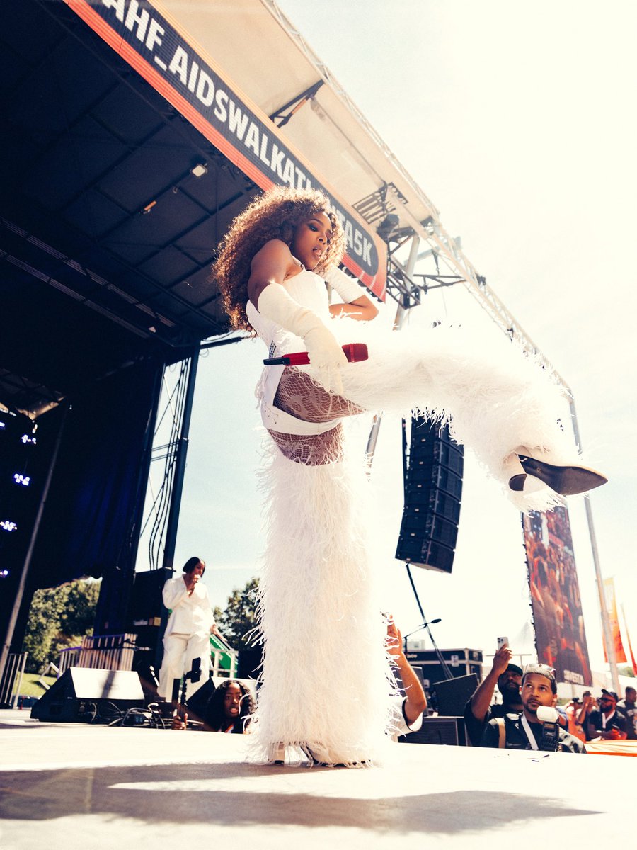 KELLYROWLAND's tweet photo. Forever I love Atlanta! ❤️ So much love to everyone who came out for the #AIDSWalkAtlanta and to the entire @AHFcares team for bringing the city together for such an important cause. https://t.co/RP1DrFikMK
