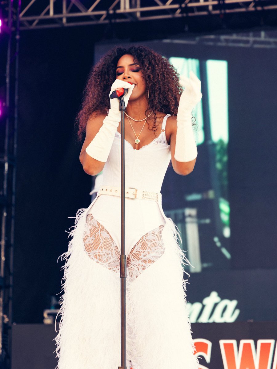 KELLYROWLAND's tweet photo. Forever I love Atlanta! ❤️ So much love to everyone who came out for the #AIDSWalkAtlanta and to the entire @AHFcares team for bringing the city together for such an important cause. https://t.co/RP1DrFikMK