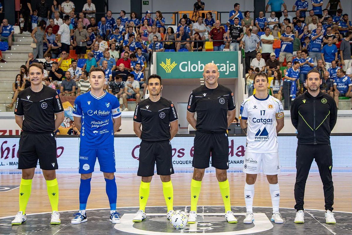 CoGAFS's tweet photo. 🏆 Liga Prime | Apertura | Jª 3
👥 Luis Manuel Manso / Roberto Amor
👥 Ricardo García-Carpintero / Eduardo Salazar
@ManzanaresFS 🆚 @fsalagarcia
📸 @ManzanaresFS
#futsal #aretofutbola #futsalreferee #manzanares #cogafs https://t.co/AfDfV7W7RV