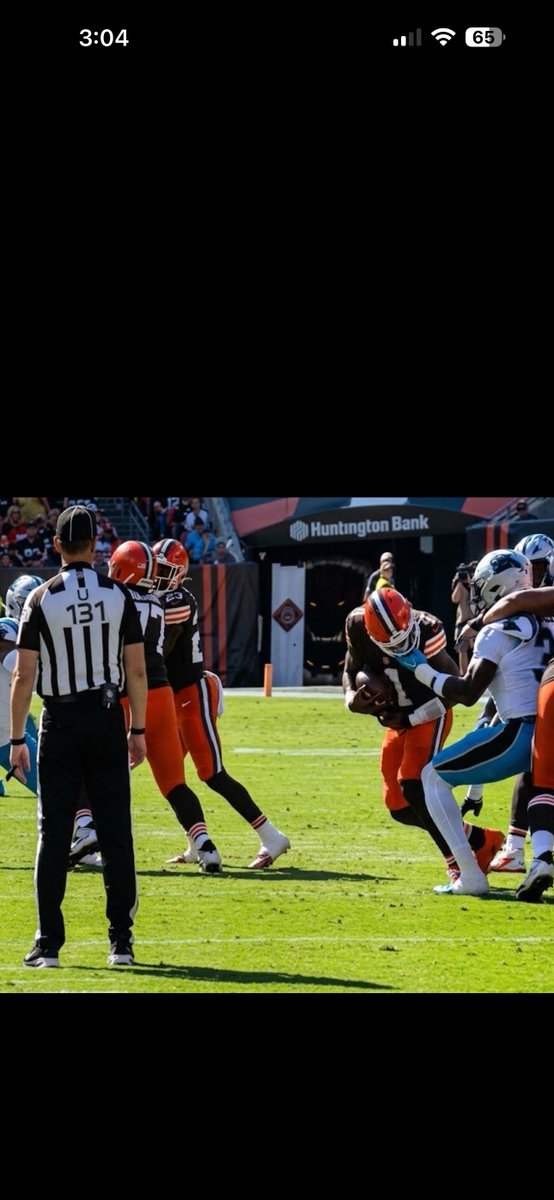 bbrown5889's tweet photo. @Sykotyk @REFLOG18 @NFLOfficiating Just to be clear you’re telling me this official didn’t see this face mask? https://t.co/zjCiCvwflC