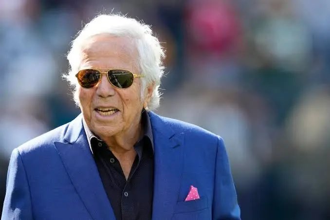 EdbieLigerSmith's tweet photo. If you love American football as a sport you should be outraged that it’s being used as a propaganda tool by decrepit billionaire Zionists like Robert Kraft. https://t.co/bve6U0HpnR