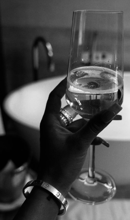 caramelKatze's tweet photo. Evening routine: soft lights, a glass of champagne, and absolute peace in my sanctuary. 🧸🤍

Softness isn't a weakness—it’s a luxury I only share with those who bring calm to my mind. Rest well tonight, my devoted ones. 🕊️

#softdom #FinGoddesss #sanctuary #humanATM https://t.co/xuUyIJUcdp