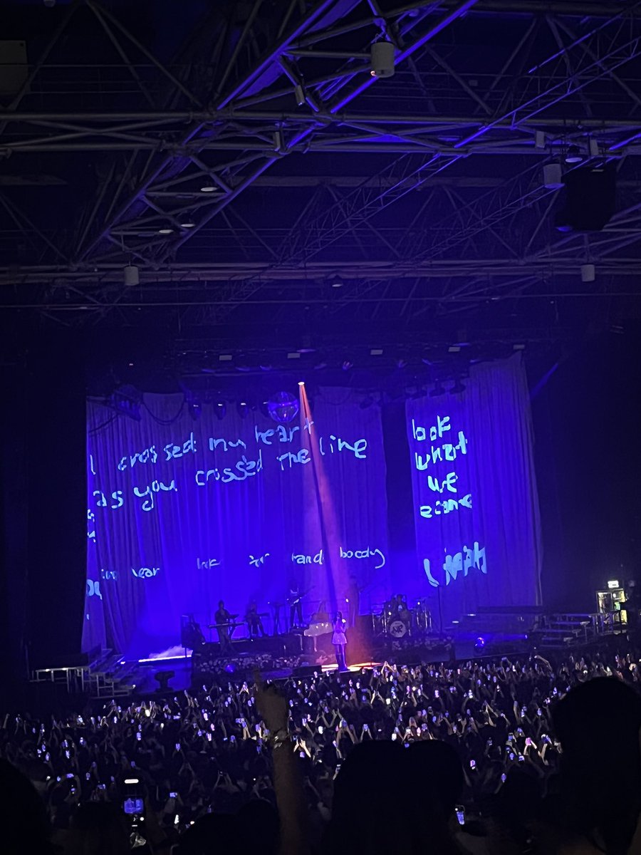vzmpirehollie's tweet photo. moi au zénith sold out d’olivia rodrigo en 2022 parce qu’anouk a chanté sa chanson à la star academy en 2025 https://t.co/7wI78M41Po