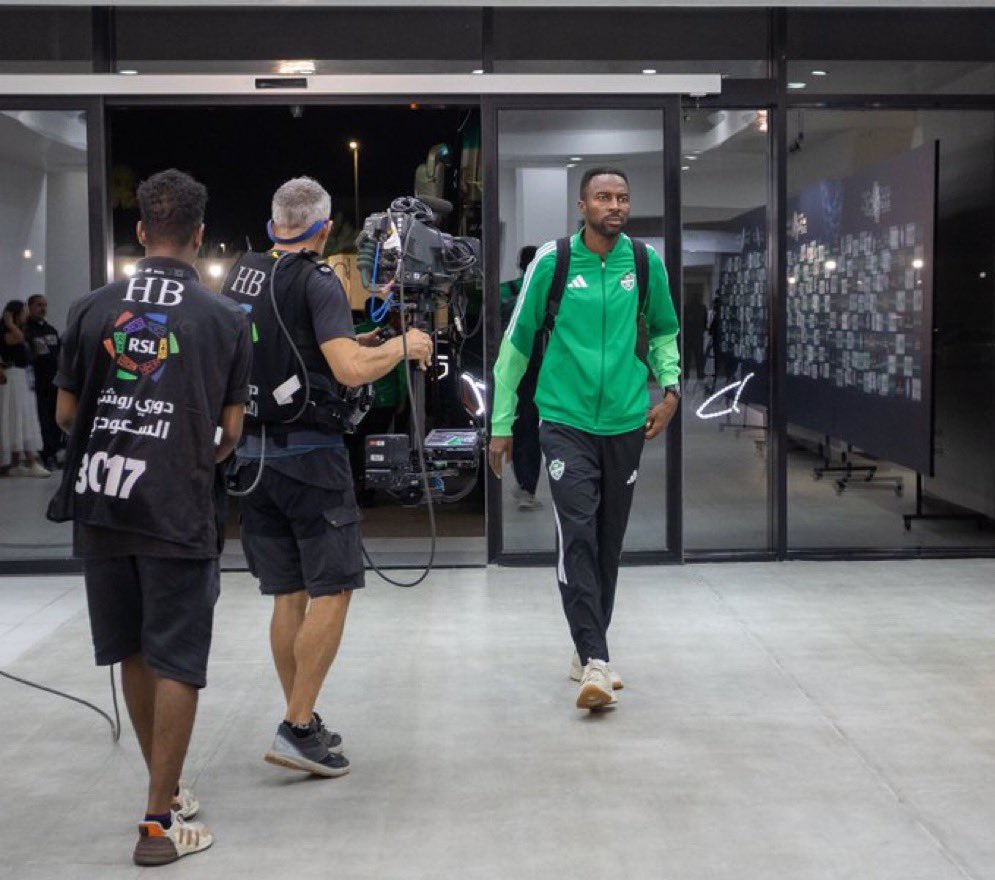 koora_ahli's tweet photo. 🚨| عاجل — عكاظ : 

" أسامة هوساوي " طلب بإقالة المُدرب " مارينو بوسيتش " الا أن اللجنة التنفيذية رفضت الإقالة وبناء على ذلك أسامة قدّم استقالته. https://t.co/xqjgX5FNda