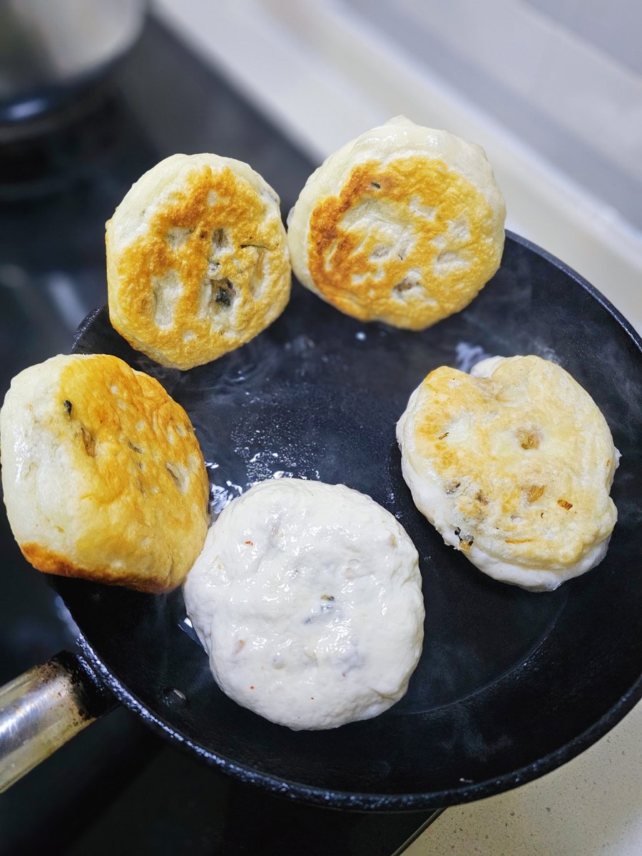 Cordieg64s's tweet photo. En el bloque, te traigo unos empanadas caseras que hice. Pasá a tomar un café y probémoslas juntos hoy a las 6 de la tarde! https://t.co/zHfKz5ysZN