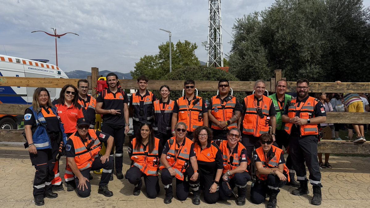 PCivilMoral's tweet photo. 🐂 3er encierro Moralzarzal: 25 voluntarios, sin incidentes.
@protevvapardillo @pc_Cercedilla @pclosmolinos @pccolladomediano y @pc_becerrildelasierra🙌
#lasprotescuentan #ProtecciónCivil #Moralzarzal #FiestasMoralzarzal2026 https://t.co/0bl1TPkKfG