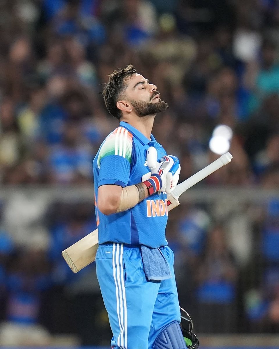 badlesedin1's tweet photo. i don't know what poets mean when they write about wanting time to pause right there. but I think i am, right now, somewhere close to that feeling, starting to actually feel those words. may 2027 never come, may you always finish chases like this virat, may it all go on forever https://t.co/3iBPNoKE4U