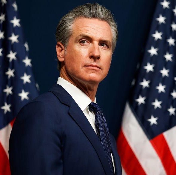 AshCrypto's tweet photo. BREAKING: 🇺🇸 California Governor Newsom just banned public officials from launching memecoins. https://t.co/pgPoQrxFPJ