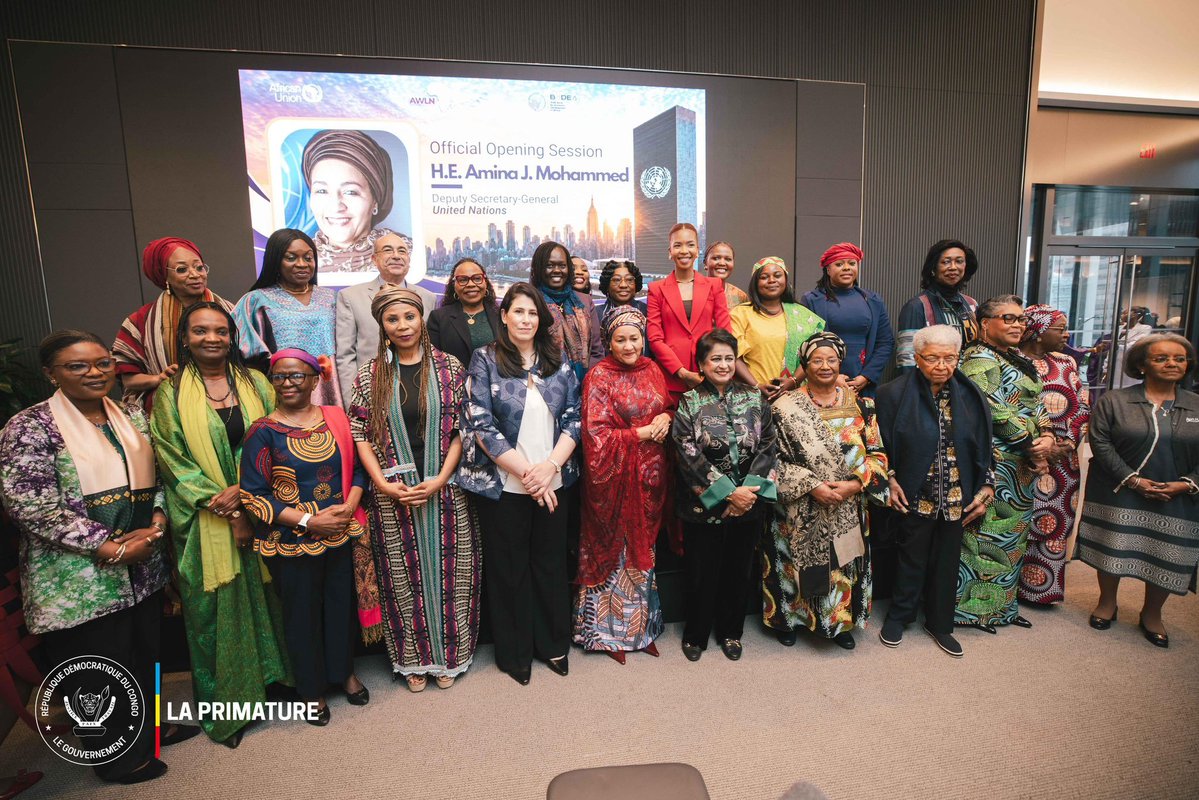 BashegaNarcisse's tweet photo. #RDC | Leadership féminin : Judith Suminwa porte la voix des femmes congolaises à New York

En marge de l’Assemblée générale de l’ONU, la Première ministre Judith Suminwa Tuluka a plaidé pour une présence accrue des femmes dans les espaces de décision, les processus de paix et la transformation économique.

Un message central : aucune gouvernance durable ne peut se construire sans une participation pleine et effective des femmes.

La préparation d’une nouvelle génération de jeunes femmes leaders figure également parmi les priorités mises en avant.

Le leadership féminin n’est plus une option : il constitue un levier de paix, de développement et de transformation sociale.