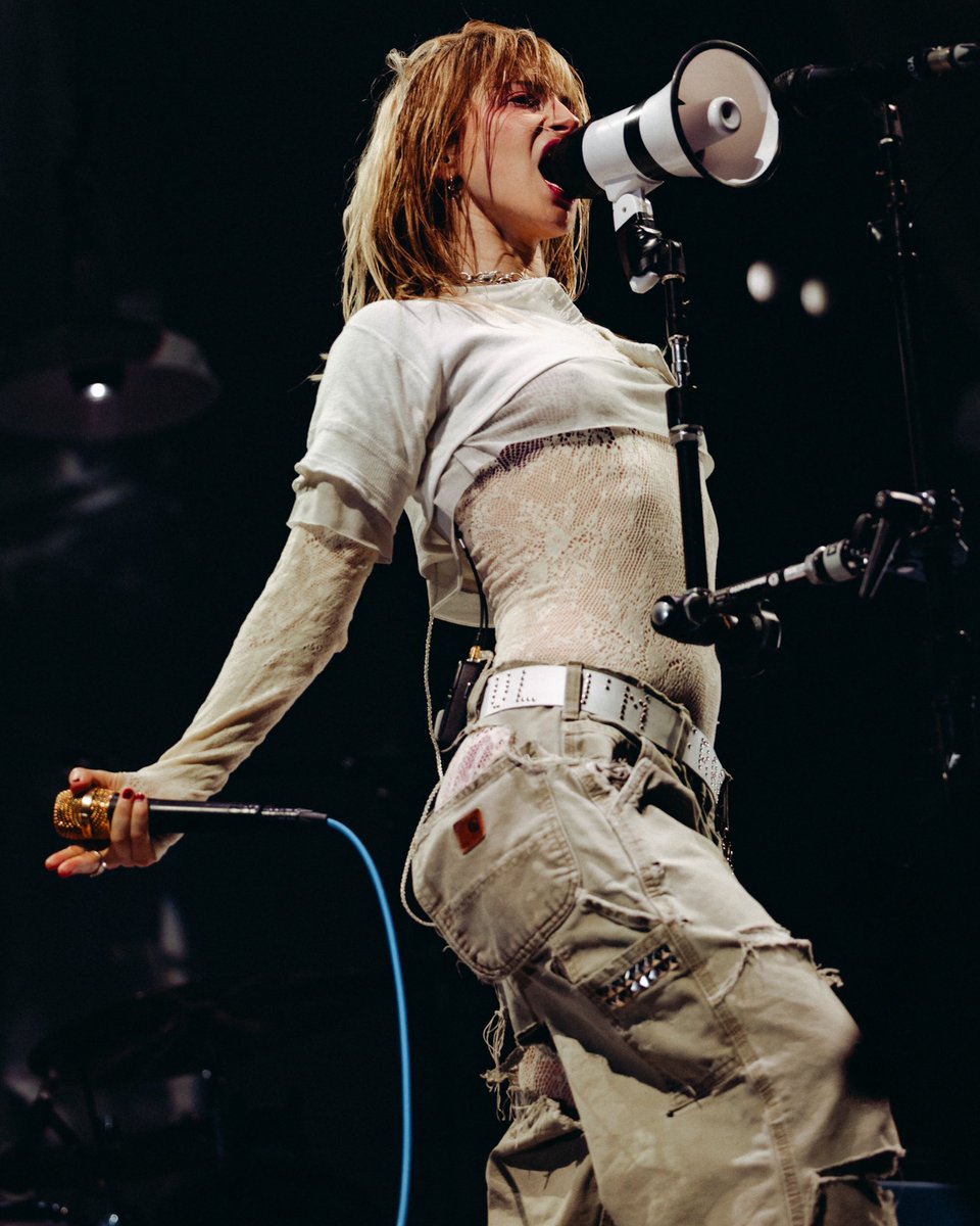 YELYAHPOI's tweet photo. new photos of hayley photographed at All Things Go #THWS 

📸 Respective Collective https://t.co/ty7cVNEXpp