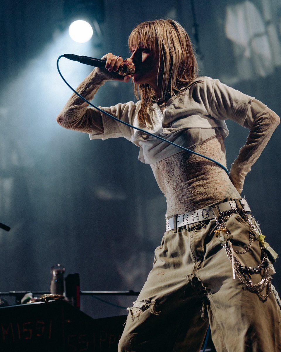 YELYAHPOI's tweet photo. new photos of hayley photographed at All Things Go #THWS 

📸 Respective Collective https://t.co/ty7cVNEXpp