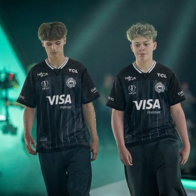 Sunkitooo's tweet photo. Il est l'heure de commencer la propagande pour ne plus à devoir supporter une année comme celle-ci. 

Mes M16, je vous le dis, changez vos PP, postez, partagez, commentez, likez, mettez vous tous nu je m'en blc mais faites un truc. 
#M8SKY2027 #M8SCROLL2027 
#M8WIN https://t.co/7Rl3Yd2hr3