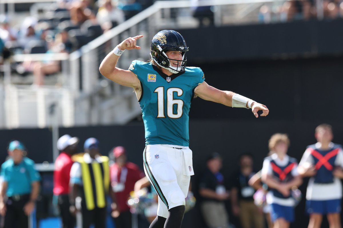 JaguarsPR's tweet photo. With 35 points today, the Jaguars have scored at least 34 points in each of their last six home games. There are only two longer such streaks in NFL history, both seven games, by the Broncos (2012-13) and Chargers (1960-61). https://t.co/ffQiiRdxtK