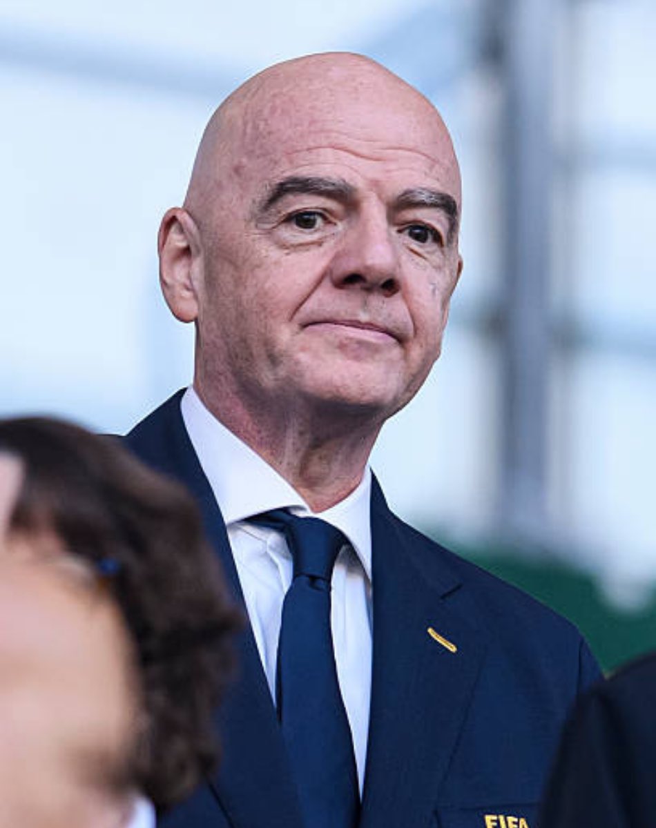 Mercado_Ingles's tweet photo. 🚨🇪🇺 𝗨𝗟𝗧𝗜𝗠𝗔 𝗛𝗢𝗥𝗔: Cuando Gianni Infantino era el secretario general de la UEFA, el ayudó negociar acuerdos que permitieron al Manchester City y al PSG evitar una posible exclusión de la UEFA Champions League por incumplimiento de las normas del Fair Play Financiero. En su lugar, ambos clubes fueron sancionados con multas de solo £18M.