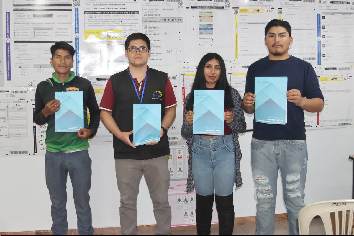 CNE_Cotopaxi's tweet photo. ¡Nos preparamos para las #Elecciones2027Ec! 🇪🇨

Ciudadanas y ciudadanos seleccionados como #MJRV continúan su preparación en los puntos de #CapacitaciónMJRV habilitados en los 7 cantones de #Cotopaxi. 🙋🏽‍♀️  🙋🏽‍♂️ https://t.co/Fwj3yAWUaT