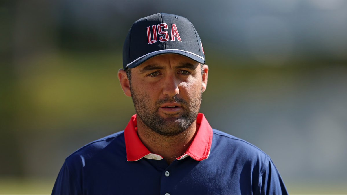 NUCLRGOLF's tweet photo. 🚨🇺🇸👏🏻 #CLASSY — World #1 Scottie Scheffler has conceded a 30 foot par putt to Nico Echavarria after a fan yelled in his backswing according to John Wood on the broadcast. Scheffler went on to miss his birdie and the hole was halved. A classy gesture. 

@SchefflerFans https://t.co/5HZBTWhkpj