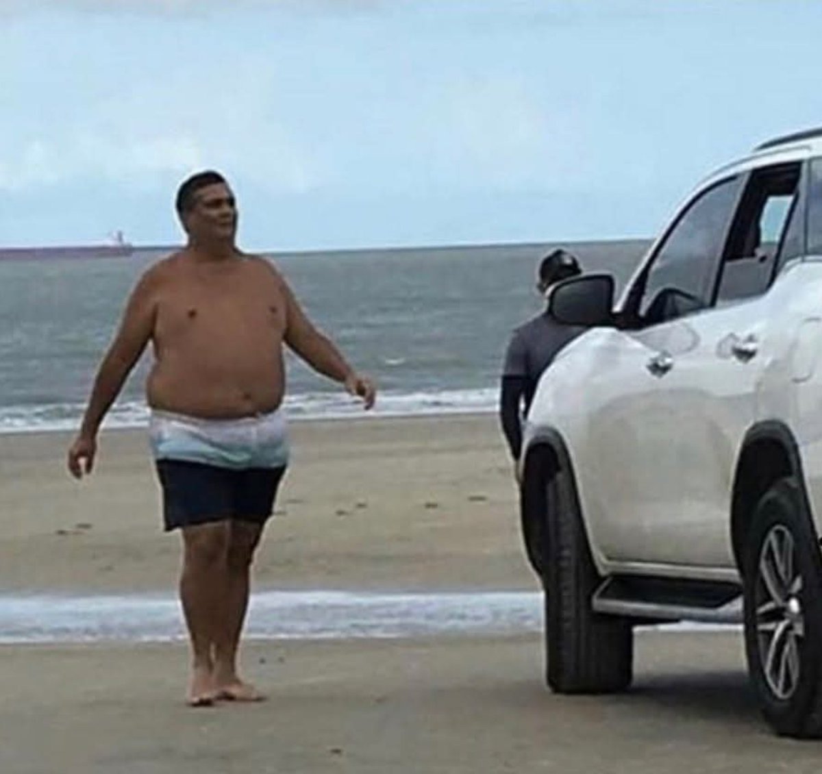 22lobista's tweet photo. Um foi verdade e ele mandou prender; 
O outro foi mentira e ele mandou soltar .

    A ditadura comunista e se vc não derrubar esse regime entrará mais 4 desse. https://t.co/zBpDGOcwtr