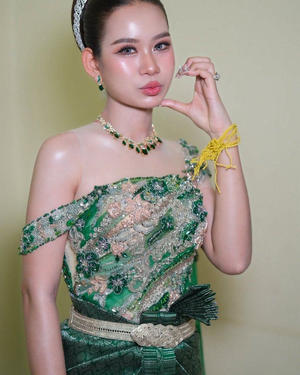 johncampbellfri's tweet photo. Congratulations, sis Sokunthea Kha! Bridal styling by សំអាងការ ម៉ានេ 
Makeup: Nhem Vitou 
Hairstyle: Ah Toch Bee 
Dress: Seang Ah https://t.co/OaOX0pGZcC