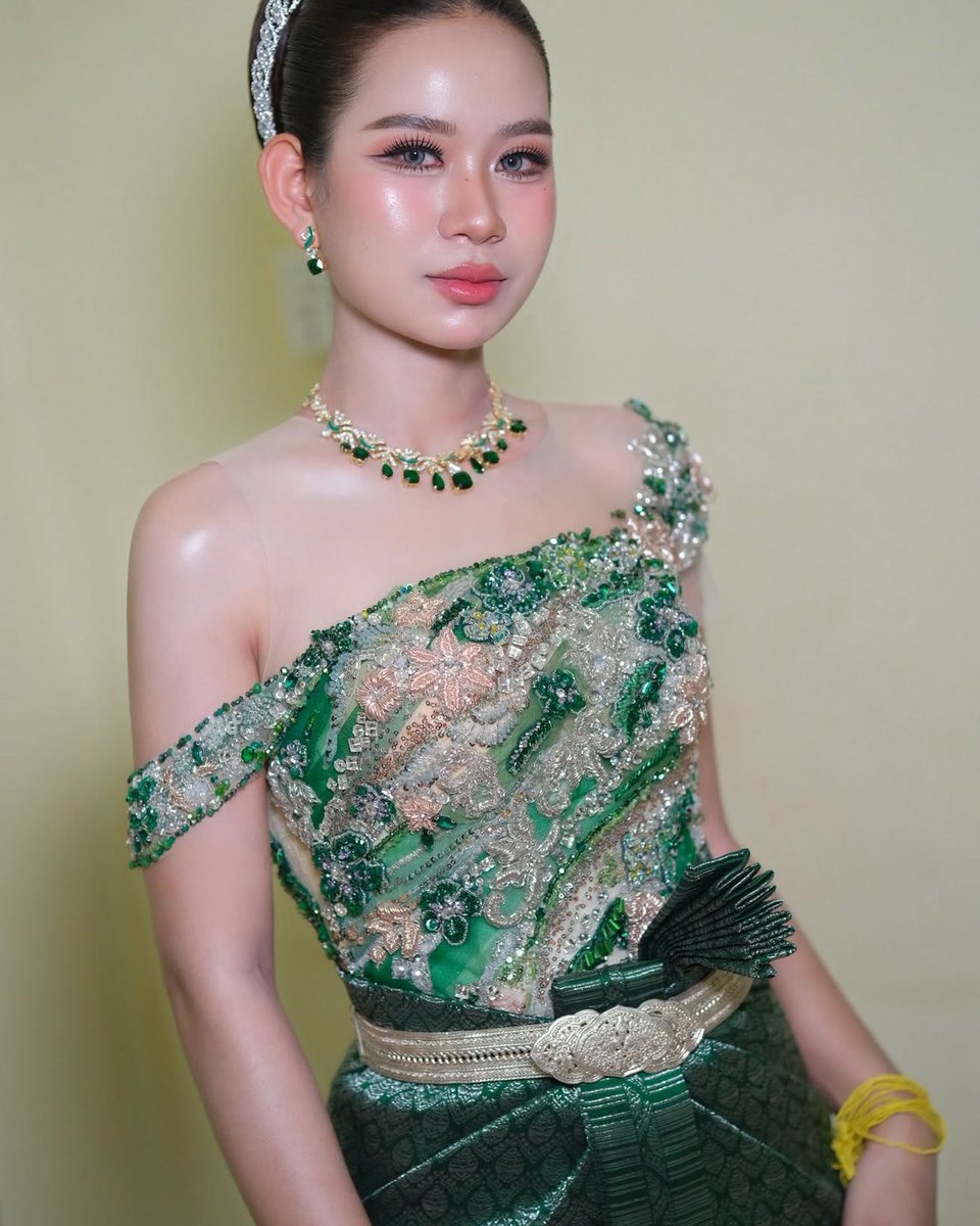 johncampbellfri's tweet photo. Congratulations, sis Sokunthea Kha! Bridal styling by សំអាងការ ម៉ានេ 
Makeup: Nhem Vitou 
Hairstyle: Ah Toch Bee 
Dress: Seang Ah https://t.co/OaOX0pGZcC