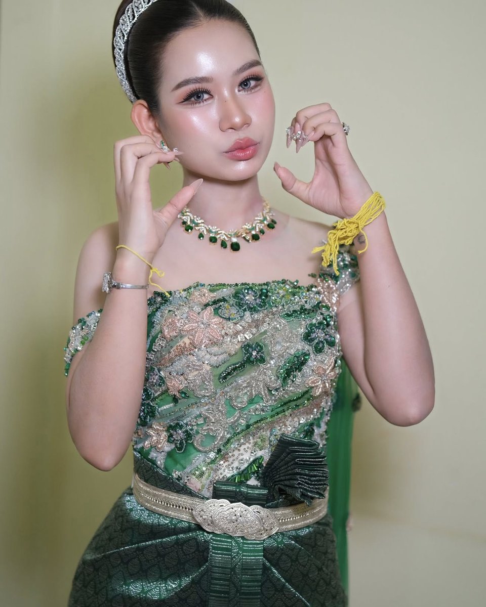 johncampbellfri's tweet photo. Congratulations, sis Sokunthea Kha! Bridal styling by សំអាងការ ម៉ានេ 
Makeup: Nhem Vitou 
Hairstyle: Ah Toch Bee 
Dress: Seang Ah https://t.co/OaOX0pGZcC