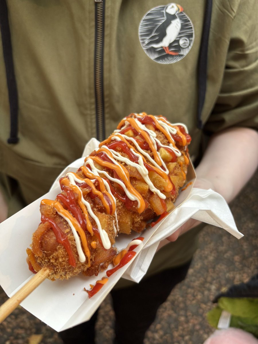 Lisa_Marie_68's tweet photo. Another trip to the Nottingham Goose Fair.
Korean corn dog and curried mutton with rice and peas.
Won less teddies tonight 🧸 🧸 🧸 
Hard work carrying them all, the bigger ones were longer than me 😆😆😆 https://t.co/bjBfAeYmyK