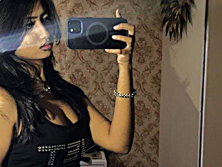 baddiesforshow's tweet photo. NAME- PRINIKA SINGH 
 UNIVERSITY- PEARL ACADEMY, DELHI  
 AGE -19 
  HOMETOWN - DELHI 
FEATURES-  BUSTY TITS , MOSTLY C CUPS ,MOMMY LOOKS..

#COLLEGESLUT #SEXY #DU #INDIANCOLLEGESLUT https://t.co/bnXa1r9qjT
