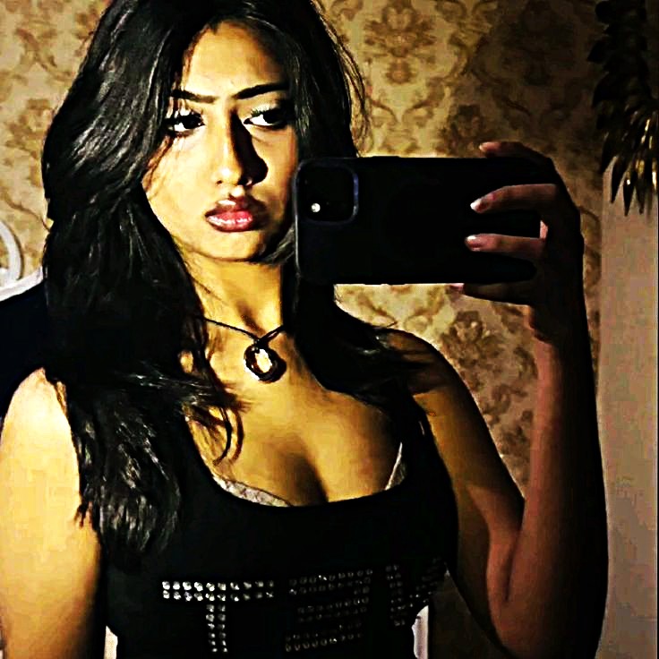 baddiesforshow's tweet photo. NAME- PRINIKA SINGH 
 UNIVERSITY- PEARL ACADEMY, DELHI  
 AGE -19 
  HOMETOWN - DELHI 
FEATURES-  BUSTY TITS , MOSTLY C CUPS ,MOMMY LOOKS..

#COLLEGESLUT #SEXY #DU #INDIANCOLLEGESLUT https://t.co/bnXa1r9qjT