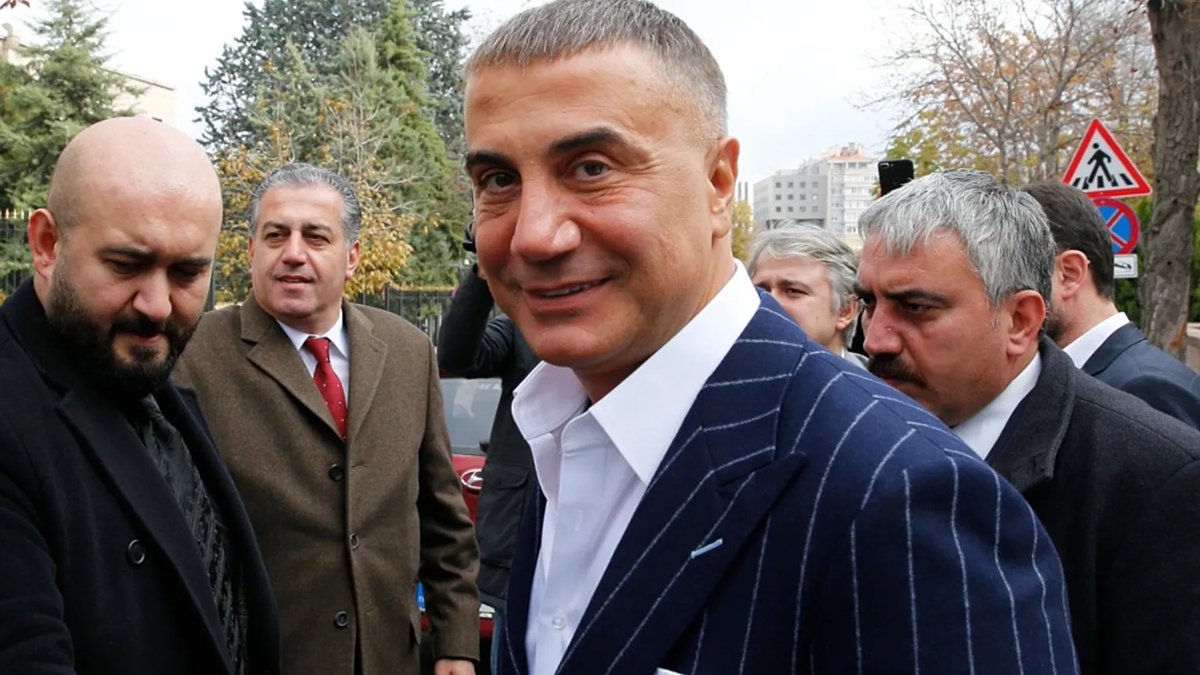 GazeteFont's tweet photo. SON DAKİKA | MHP Genel Başkan Yardımcısı İsmail Özdemir, Sedat Peker ve ailesinin yakında Türkiye'ye döneceğini duyurdu: 

"Genel Başkanımızın 'Ülküdaşımızdır' dediği değerli bir dava adamıdır; inşallah yakında vatanına kavuşacaktır." https://t.co/MsYA9OLSQZ
