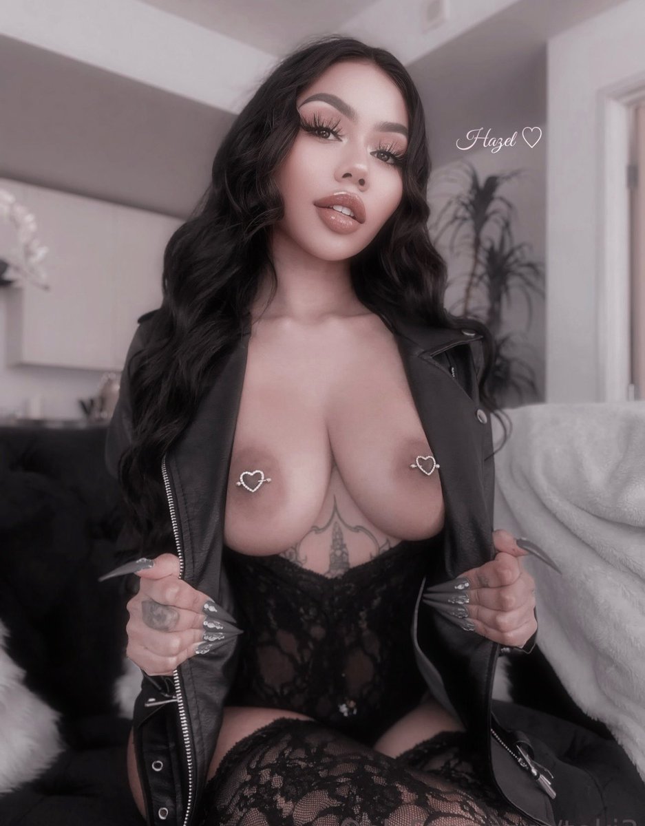 buniiebee's tweet photo. Hazel (21+)

July Leo. 21 years old.
5’4. Multilingual. 
Dutch/South African. University student.
Dutch Dollie. Vanilla scented. Single and uninterested. Taboo &amp; Dark Themes ahead.

                            Like &amp; rt

#seductivesunday. #freerol. #sexrol. #fakeland https://t.co/gV7LxmEils