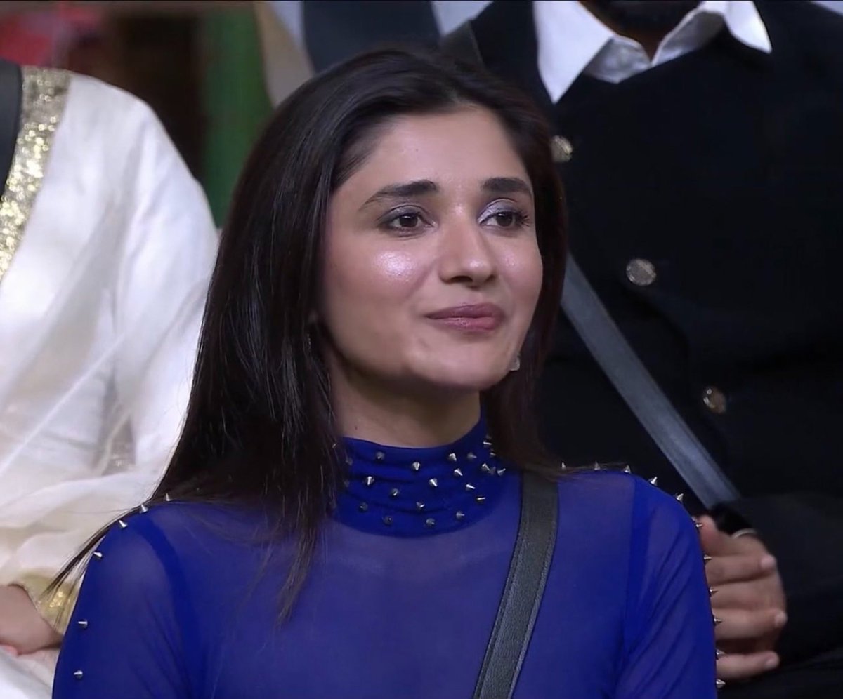 King_Messi_010's tweet photo. Even though I am not an kanika supporter, Am i the only one who feels mocking/imitating kanika repeatedly is completely uncalled for? 

As from past weeks we have listened about trolling lessons too much should have applied here as well 🤡

Was feeling too bad for kanika she was looking way sad 🥺

#biggboss20 • #bb20 • #KanikaMann • #SalmanKhan