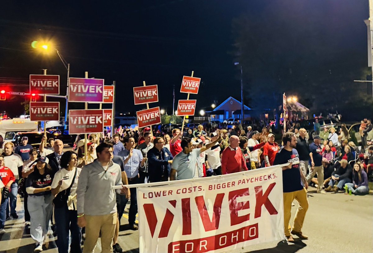 VivekGRamaswamy's tweet photo. Small-town Ohio is the backbone of our state. Really great to go back to the Jackson Apple Festival last night. 🍎 https://t.co/S3pprWciab