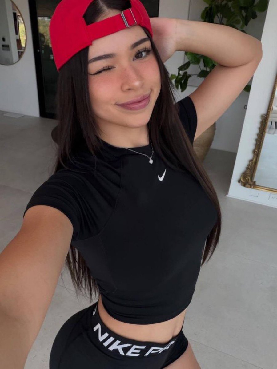 Sofeyyy77's tweet photo. About to head out. Any piggies wanna spoil me and buy me lunch and some other stuffs?

#Catfish #findom #femdom #paypig #piggy #goon #gooner https://t.co/MHOyqZDI9G