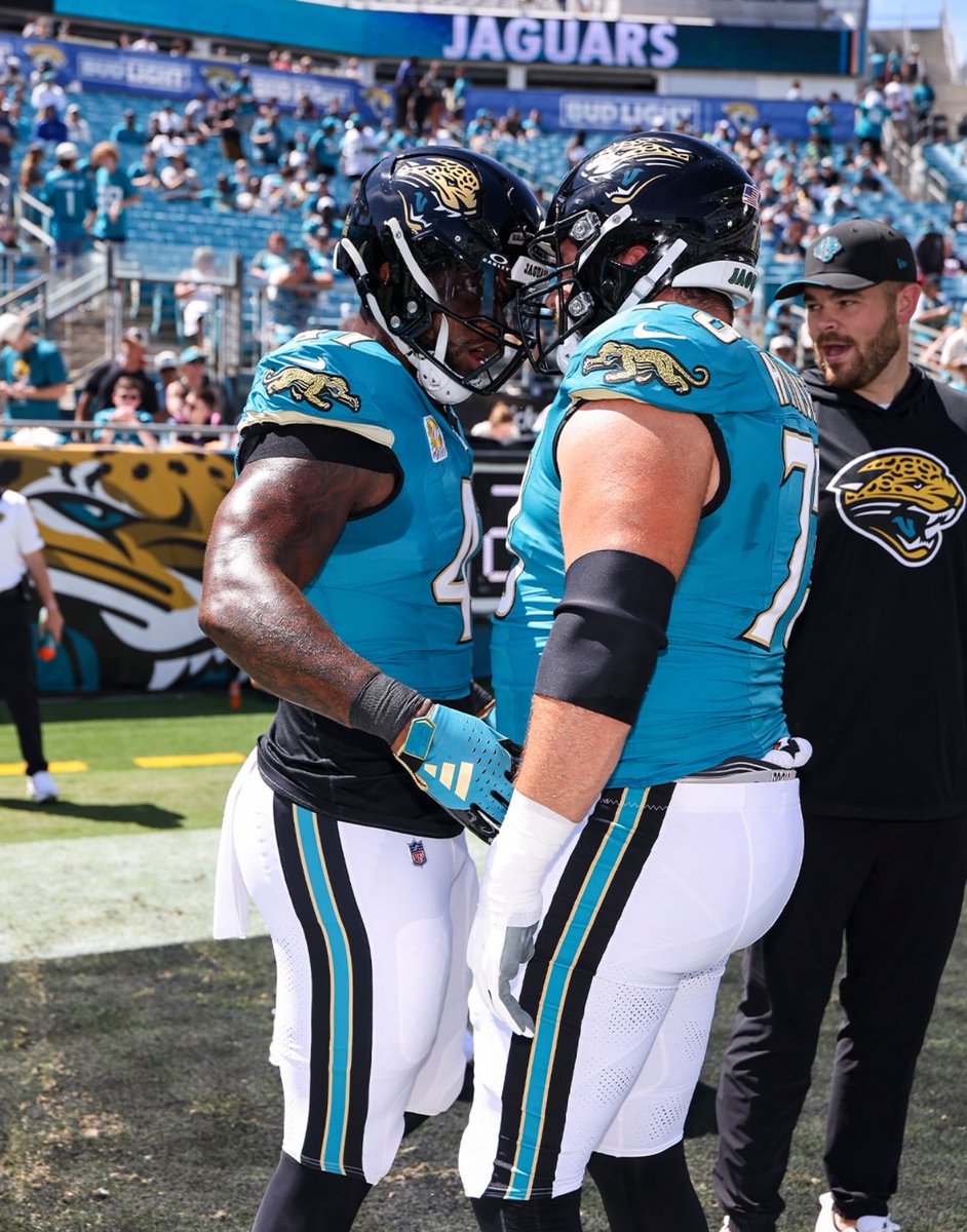 fashion_nfl's tweet photo. Jags improve to 6-1 in the Prowlers since bringing them back in 2024. https://t.co/eABBwtYklR