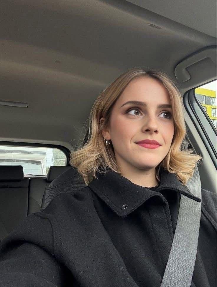 EmmaWatsonnpid's tweet photo. No filters 

No makeups

Am I still your type? https://t.co/mUIVJR4AID